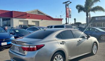 
									2015 Lexus ES 300h Sedan 4D full								