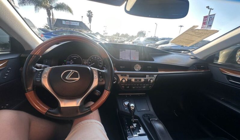 
								2015 Lexus ES 300h Sedan 4D full									