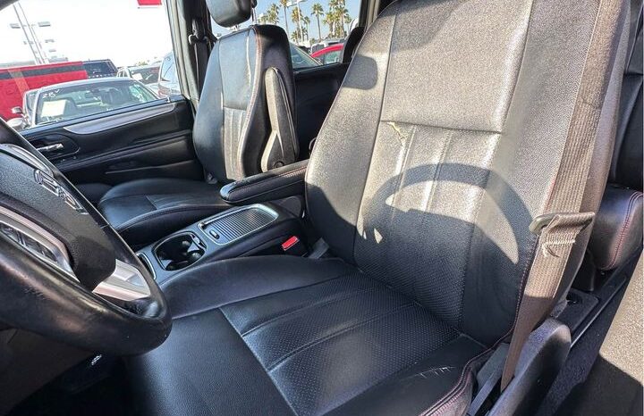 
								2018 Dodge grand caravan passenger GT Minivan 4D full									