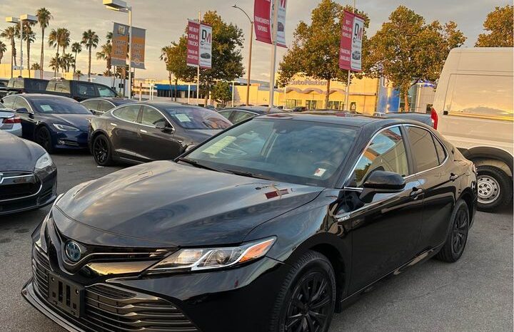 
								2019 Toyota camry hybrid LE full									