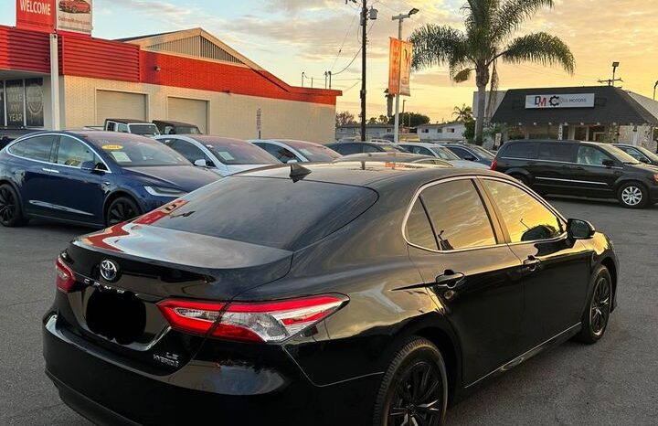 
								2019 Toyota camry hybrid LE full									