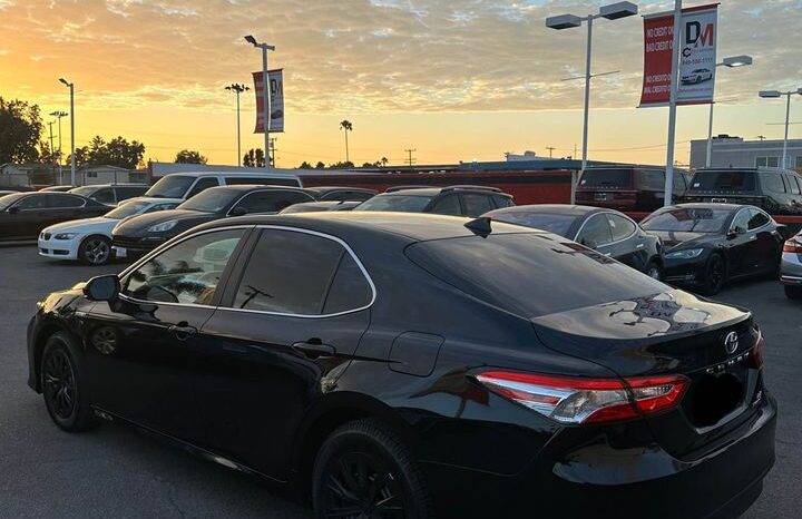 
								2019 Toyota camry hybrid LE full									