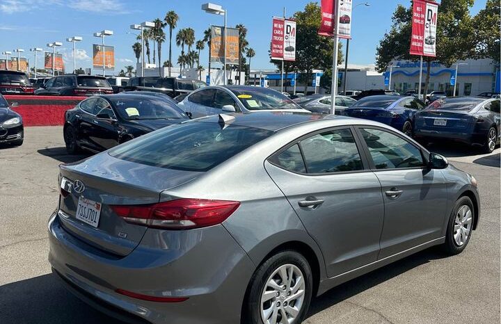 
								2017 Hyundai elantra SE Sedan 4D full									