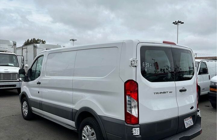 
								2015 Ford transit 150 van Low Roof w/60/40 Side Door w/LWB Van 3D full									