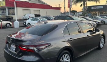 
									2021 Toyota camry LE Sedan 4D full								