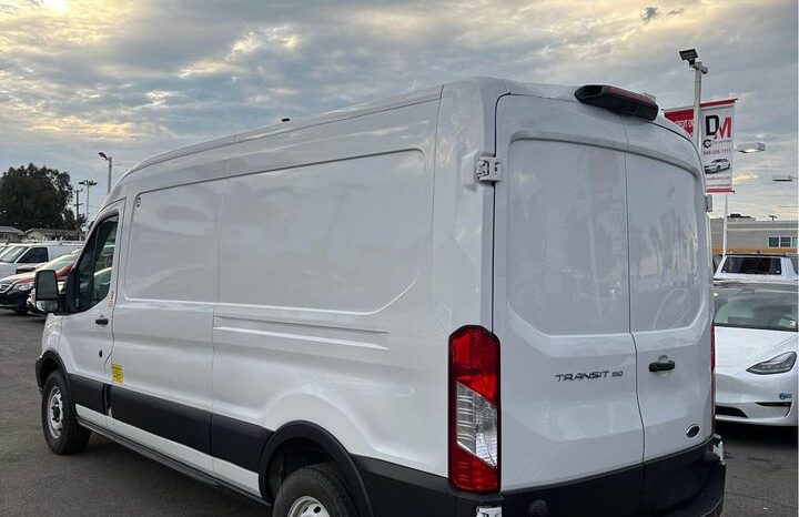 
								2019 Ford transit 150 van Medium Roof w/Dual Sliding Side Doors w/LWB Van 4D full									