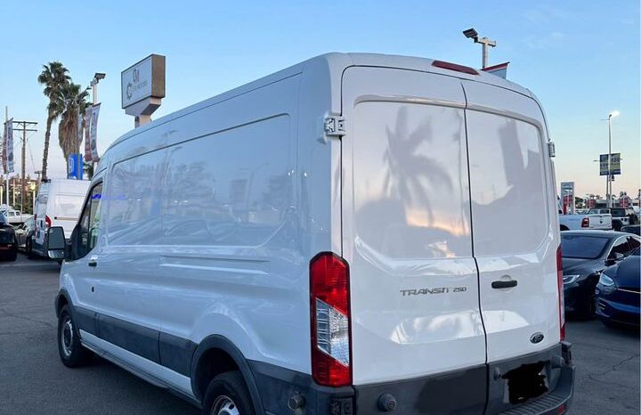 
								2015 Ford transit 250 van Medium Roof w/Dual Sliding Side Doors w/LWB Van 4D full									