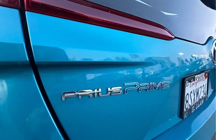 
								2021 Toyota prius prime LE Hatchback 4D full									