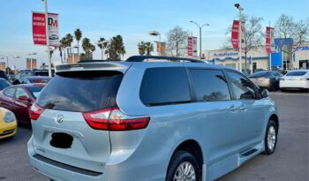 
									2015 Toyota sienna XLE Minivan 4D full								