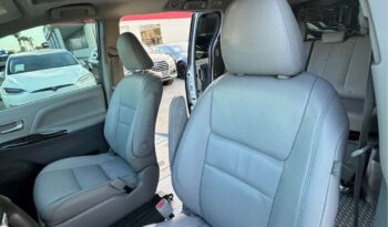 
									2015 Toyota sienna XLE Minivan 4D full								