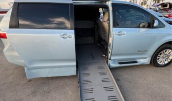 
									2015 Toyota sienna XLE Minivan 4D full								