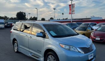 
									2015 Toyota sienna XLE Minivan 4D full								