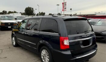 
									2013 Chrysler town & country Limited Minivan 4D full								