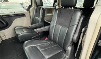 
									2013 Chrysler town & country Limited Minivan 4D full								