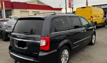 
									2013 Chrysler town & country Limited Minivan 4D full								