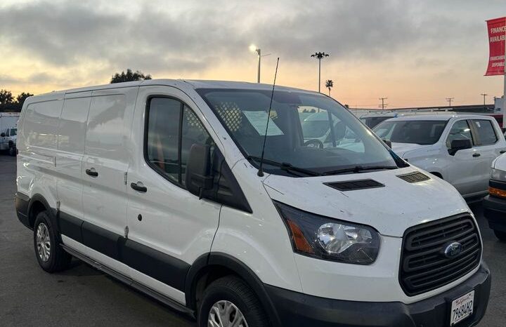 
								2017 Ford transit 150 van Low Roof w/60/40 Side Door w/RWB Van 3D full									