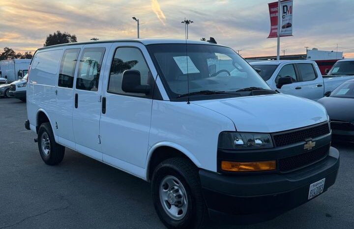 
								2022 Chevrolet express 2500 cargo Regular Van 3D full									