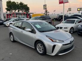 2022 Toyota prius L Eco Hatchback 4D