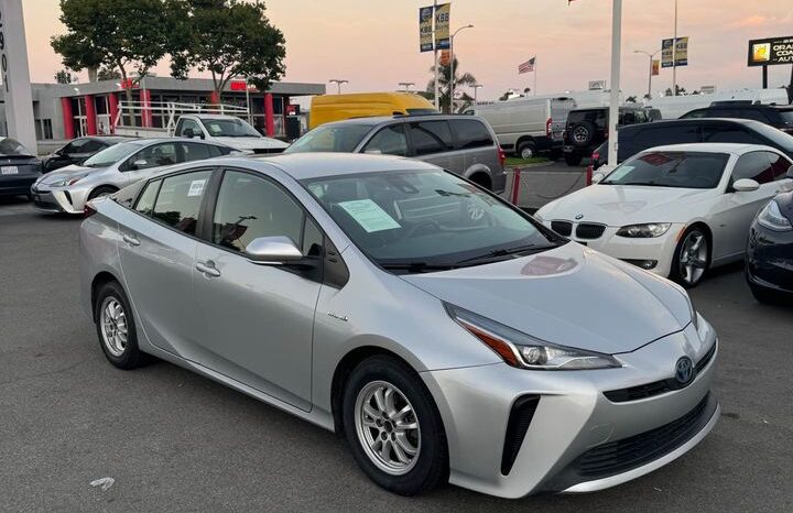 
								2022 Toyota prius L Eco Hatchback 4D full									