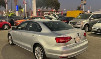 
									2015 Volkswagen jetta 1.8T SE Sedan 4D full								