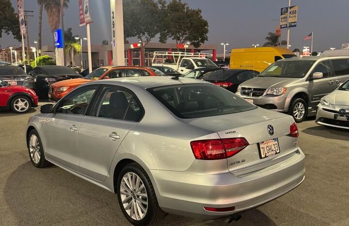 
								2015 Volkswagen jetta 1.8T SE Sedan 4D full									