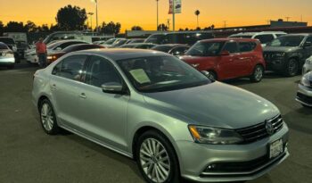 
									2015 Volkswagen jetta 1.8T SE Sedan 4D full								