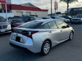 2022 Toyota prius L Eco Hatchback 4D