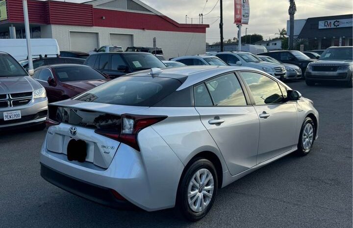 
								2022 Toyota prius L Eco Hatchback 4D full									