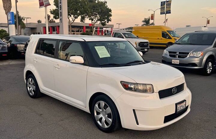 
								2010 Scion xb Hatchback 4D full									