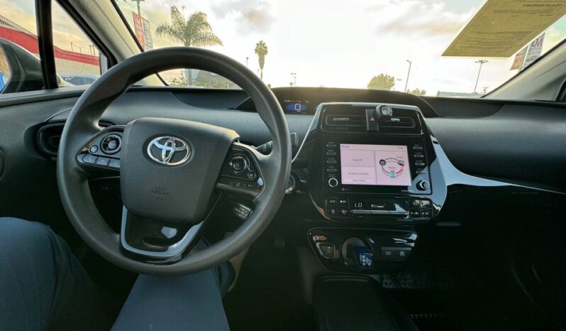 
								2022 Toyota prius L Eco Hatchback 4D full									