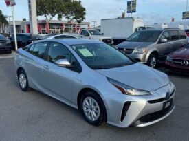 2022 Toyota prius L Eco Hatchback 4D