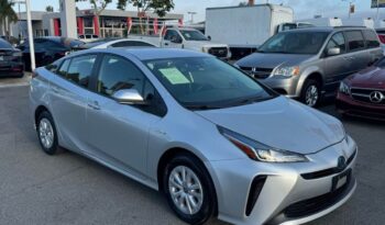 
									2022 Toyota prius L Eco Hatchback 4D full								