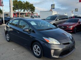 2015 Toyota prius Two Hatchback 4D