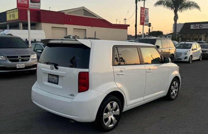 
								2010 Scion xb Hatchback 4D full									