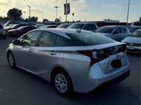 2022 Toyota prius L Eco Hatchback 4D