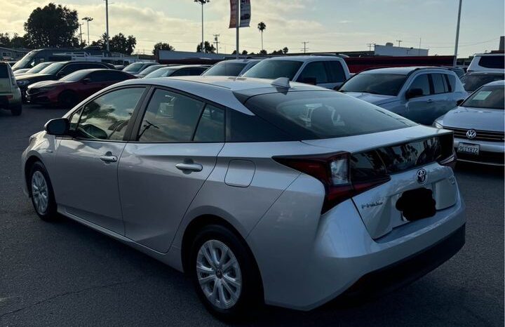 
								2022 Toyota prius L Eco Hatchback 4D full									