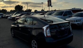 
									2015 Toyota prius Two Hatchback 4D full								