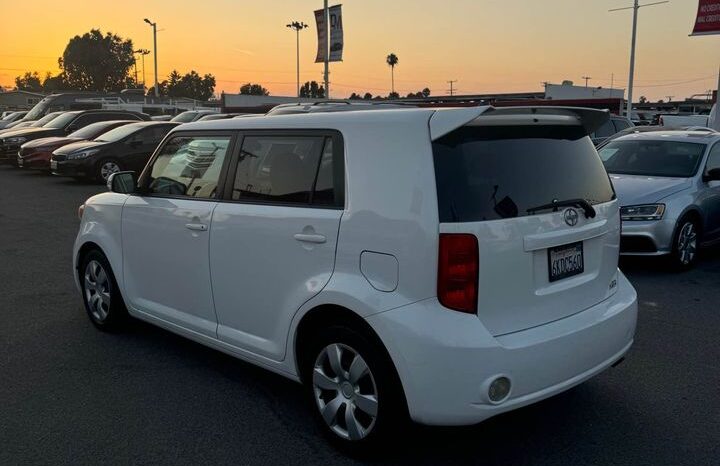 
								2010 Scion xb Hatchback 4D full									