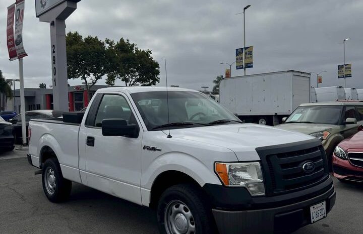 
								2011 Ford f150 regular cab XL Pickup 2D 6 1/2 ft full									