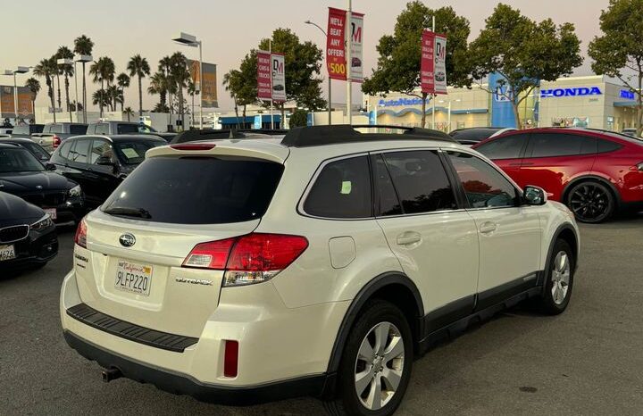 
								2011 Subaru outback 2.5i Limited Wagon 4D full									