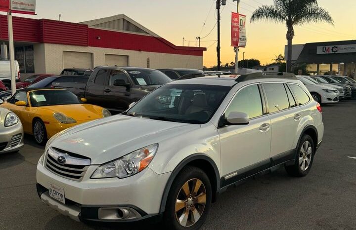 
								2011 Subaru outback 2.5i Limited Wagon 4D full									