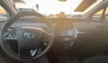 
									2022 Toyota prius L Eco Hatchback 4D full								