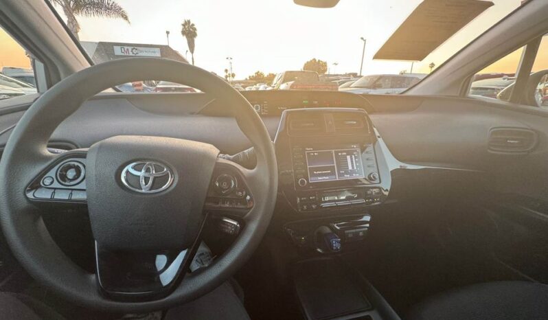 
								2022 Toyota prius L Eco Hatchback 4D full									