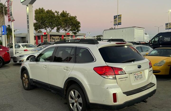 
								2011 Subaru outback 2.5i Limited Wagon 4D full									
