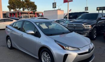 
									2022 Toyota prius L Eco Hatchback 4D full								