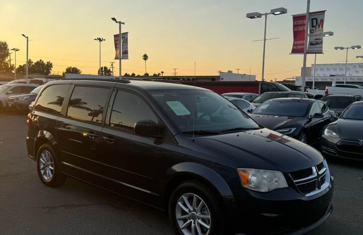 
								2014 Dodge grand caravan passenger SXT Minivan 4D full									