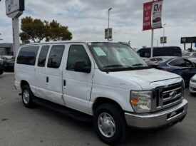 2010 Ford e350 super duty passenger XLT Van 3D