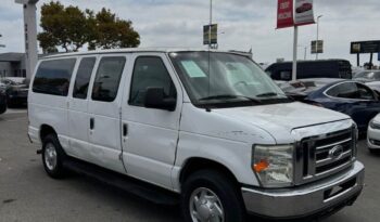 
									2010 Ford e350 super duty passenger XLT Van 3D full								