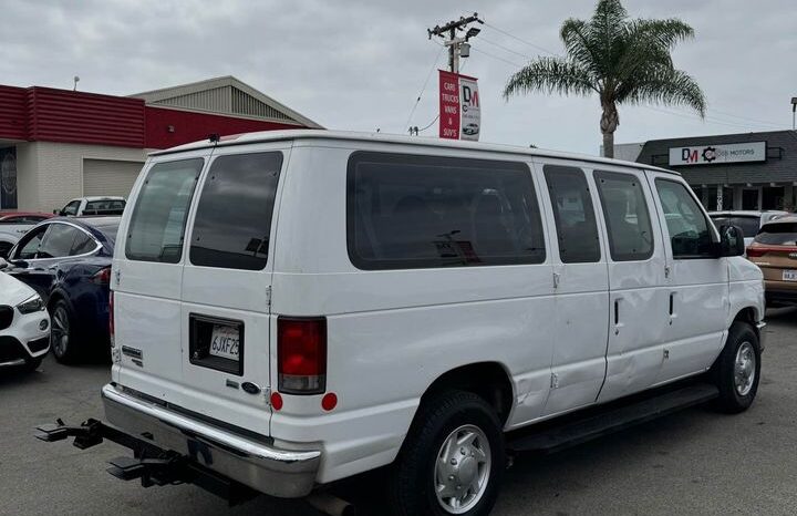 2010 Ford e350 super duty passenger XLT Van 3D