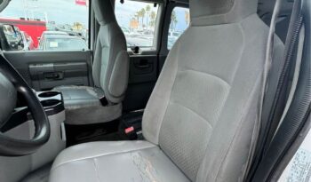 
									2010 Ford e350 super duty passenger XLT Van 3D full								